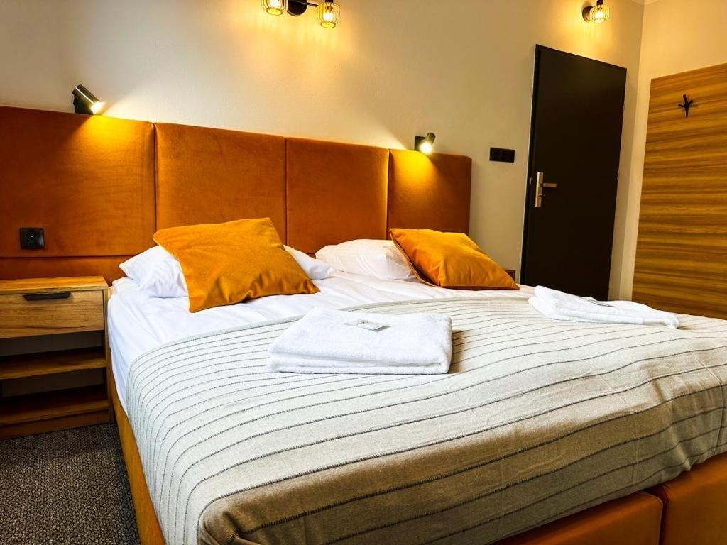 Hotel Czerwone Korale Cielimowo Kültér fotó