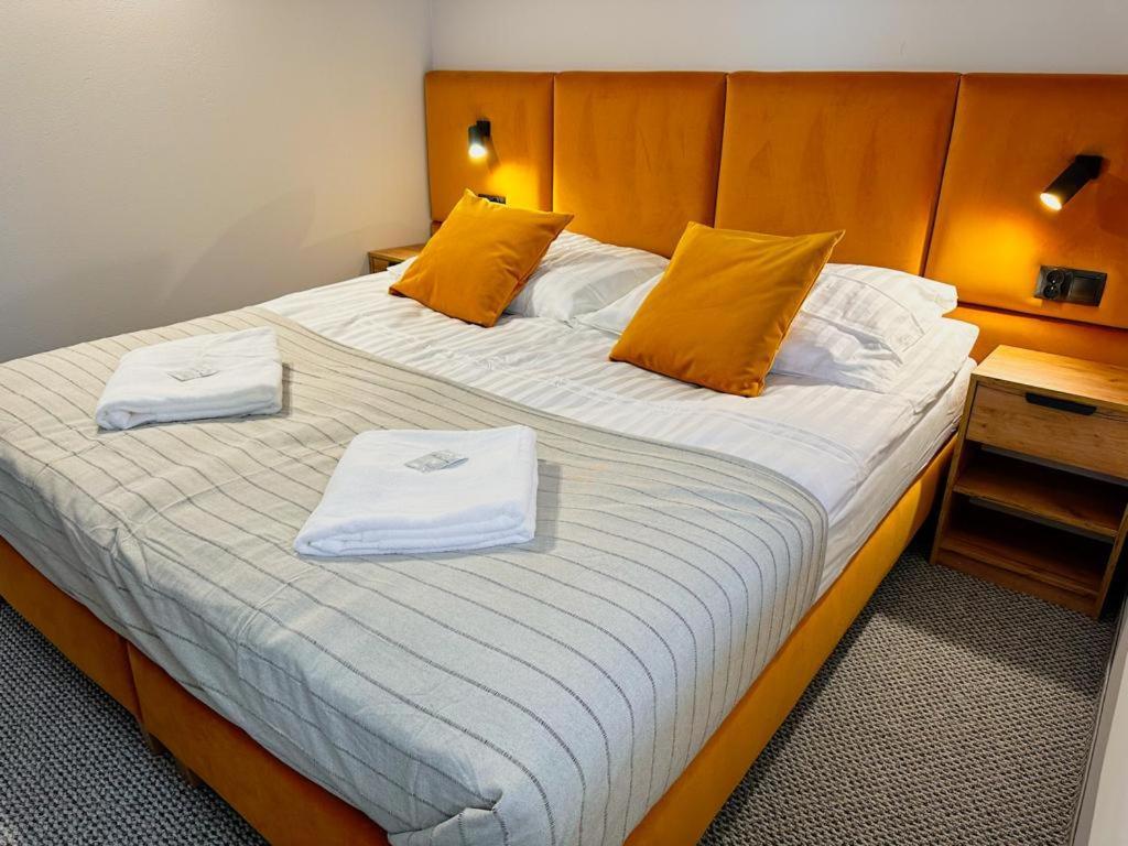 Hotel Czerwone Korale Cielimowo Kültér fotó