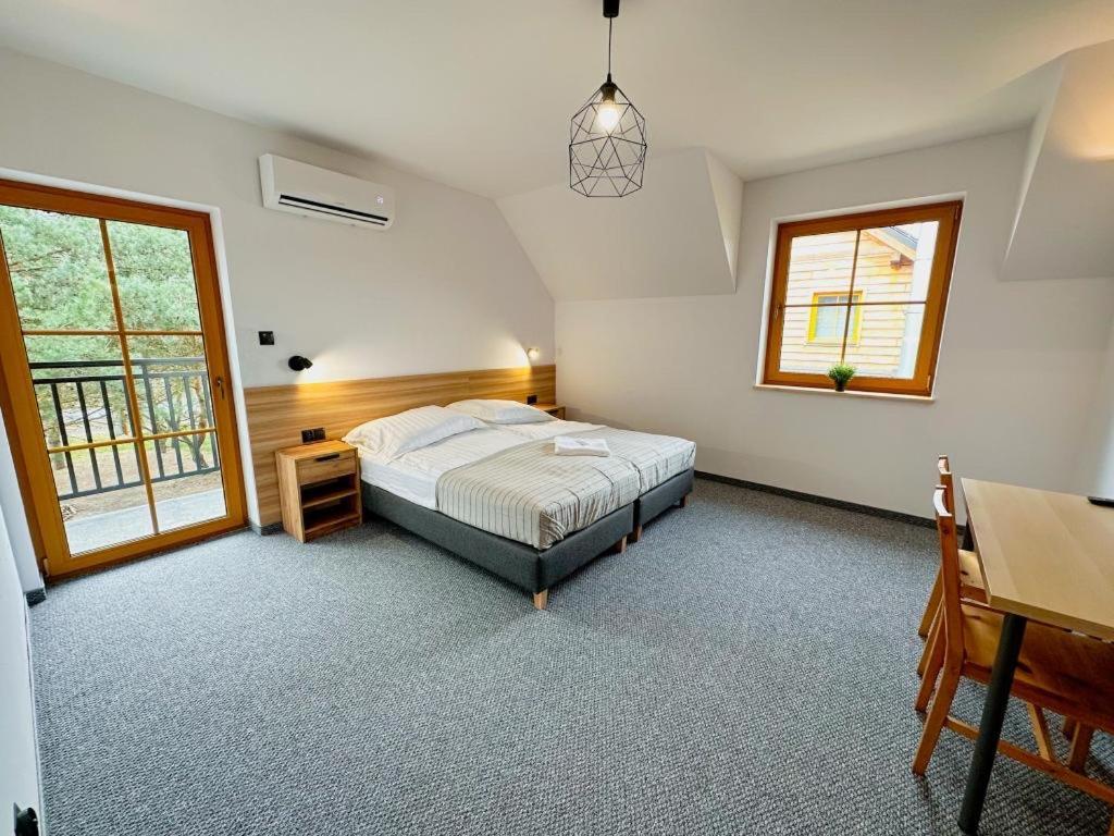 Hotel Czerwone Korale Cielimowo Kültér fotó