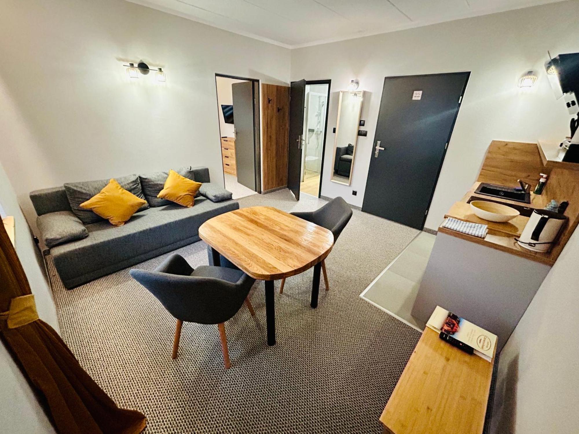 Hotel Czerwone Korale Cielimowo Kültér fotó