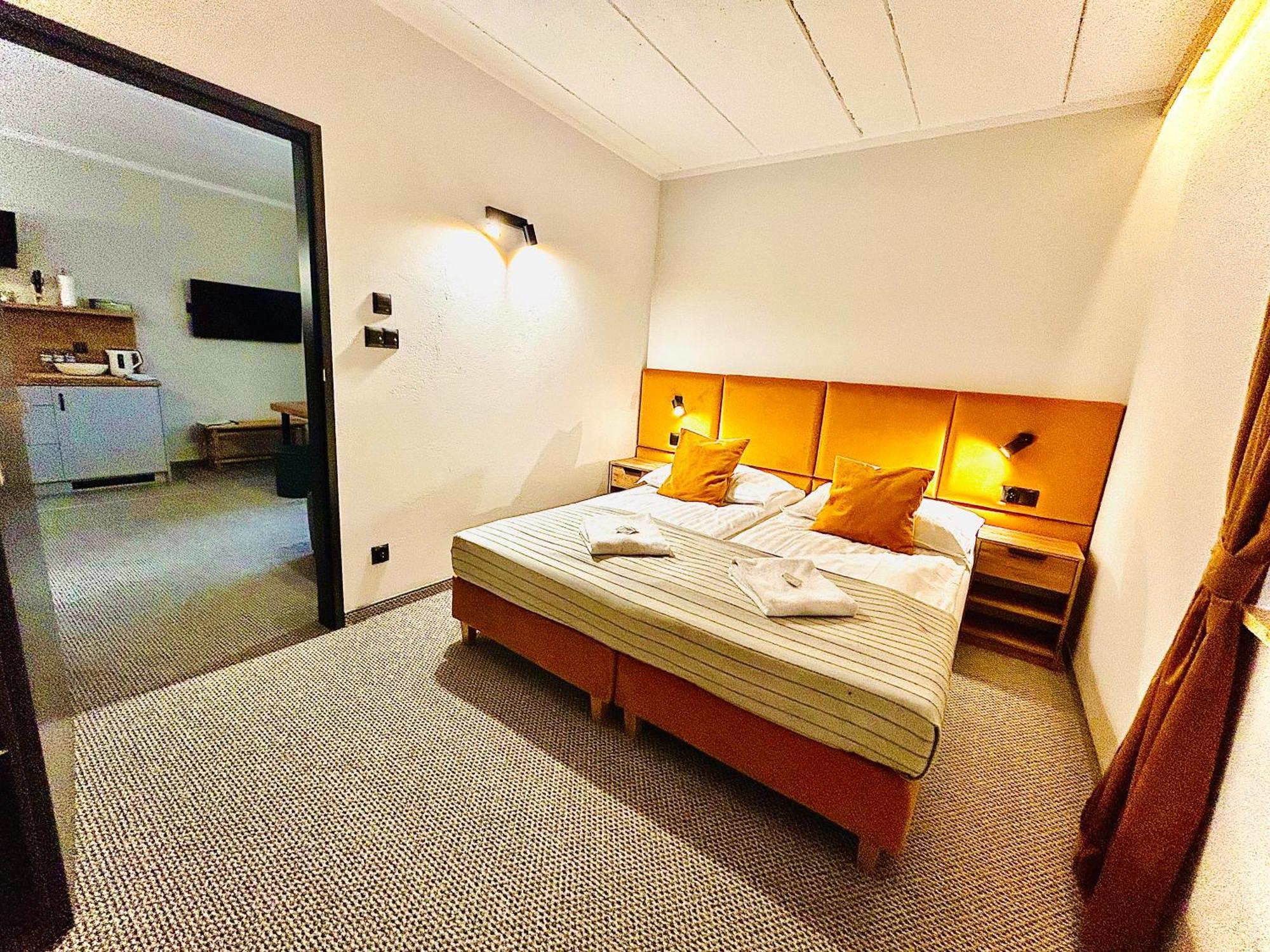 Hotel Czerwone Korale Cielimowo Kültér fotó